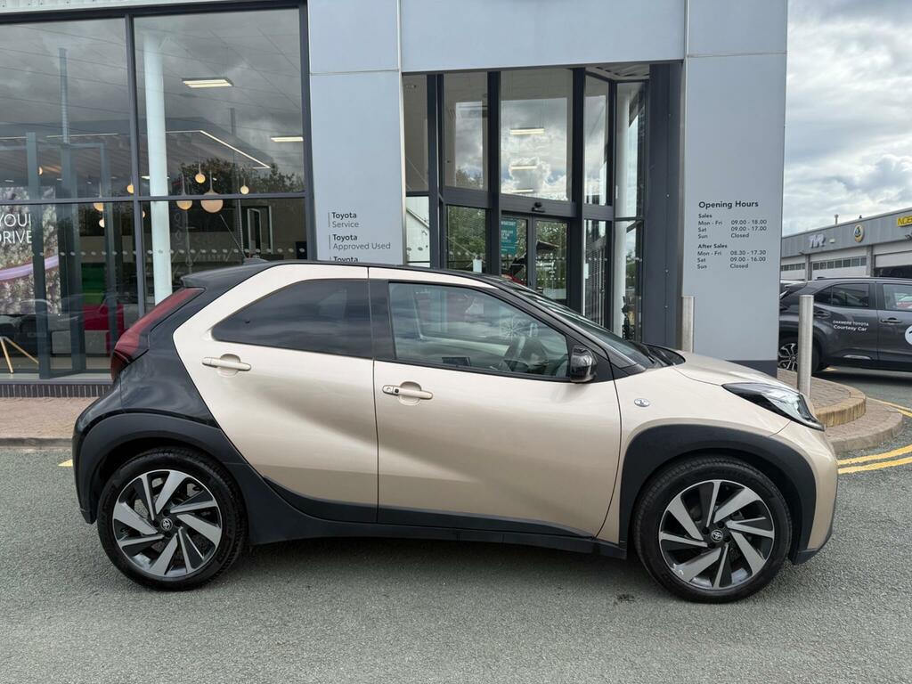 Toyota Aygo X 1.0 Vvt-i Exclusive Beige #2