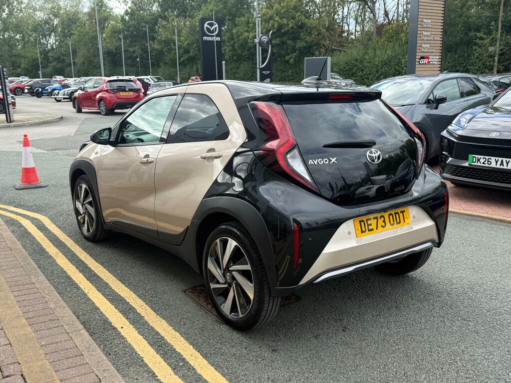 Toyota Aygo X 1.0 Vvt-i Exclusive Beige #5