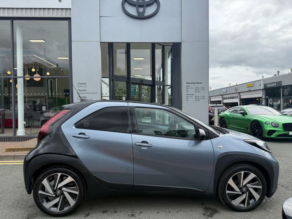 Toyota Aygo X 1.0 Vvt-i Edge Grey #2