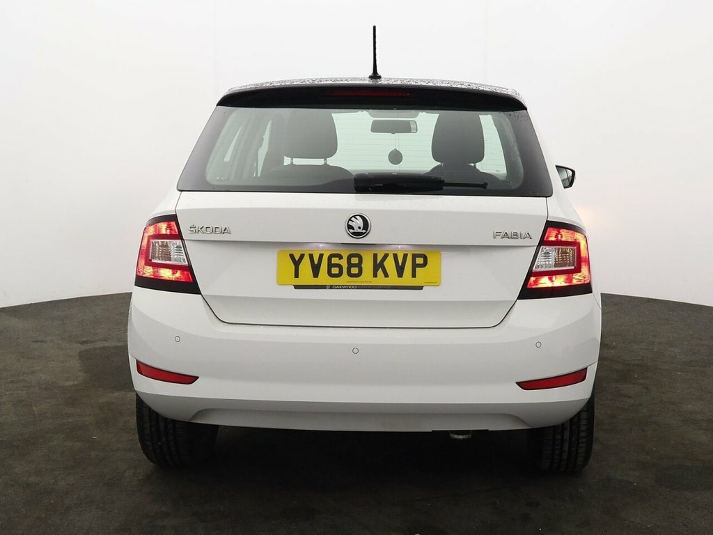 Skoda Fabia 1L Colour Edition YV68KVP White #6