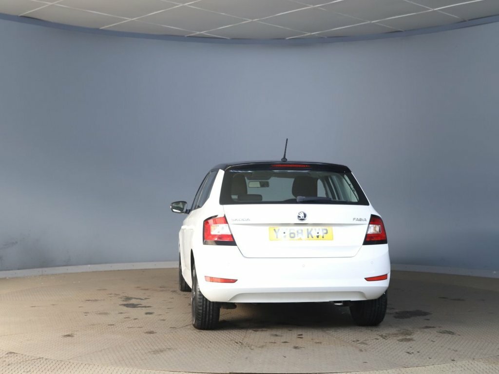 Skoda Fabia 1L Colour Edition White #6