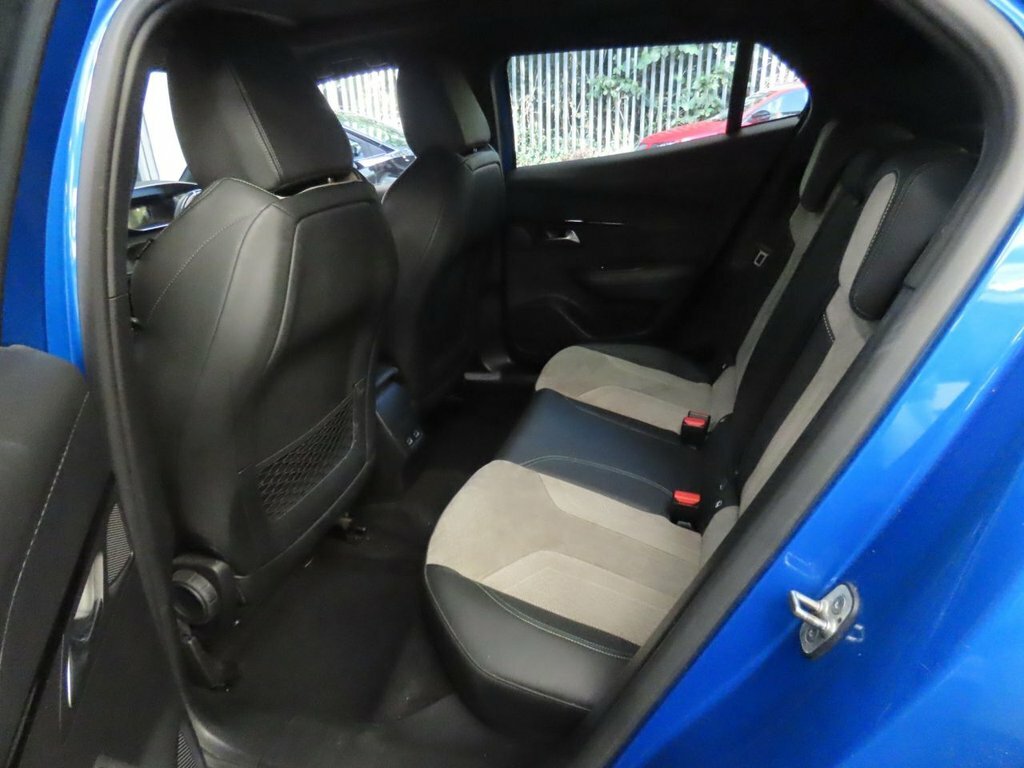 Peugeot e-2008 Gt Black #10