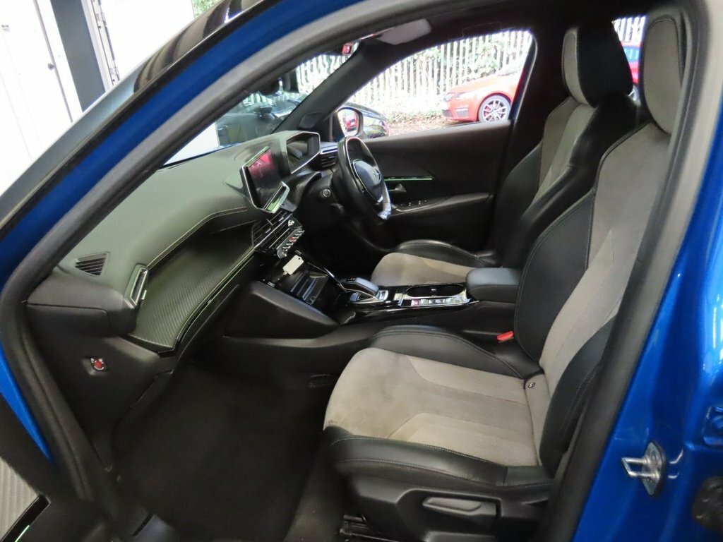 Peugeot e-2008 Gt Black #8