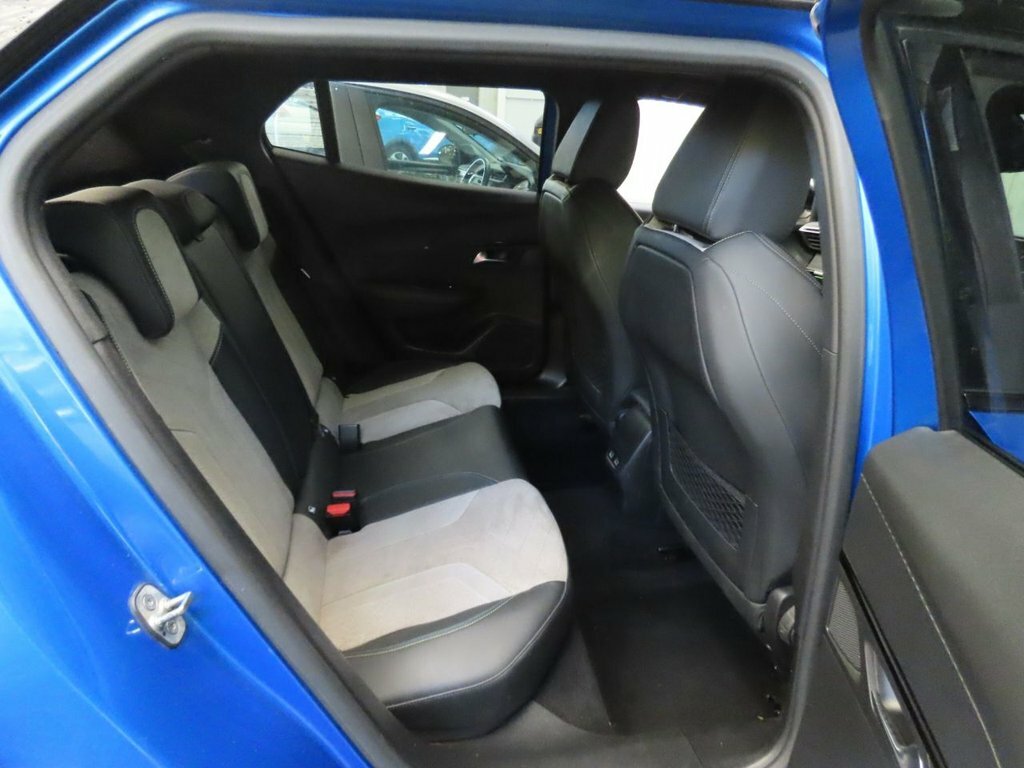 Peugeot e-2008 Gt Black #11