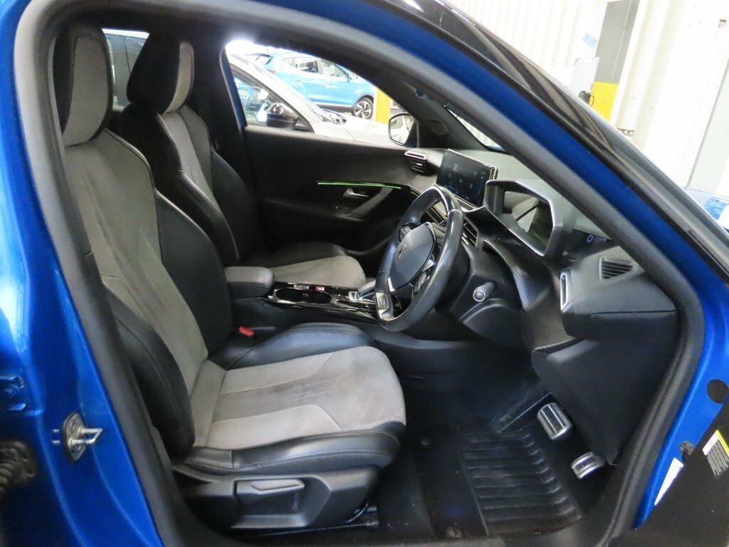 Peugeot e-2008 Gt Black #7