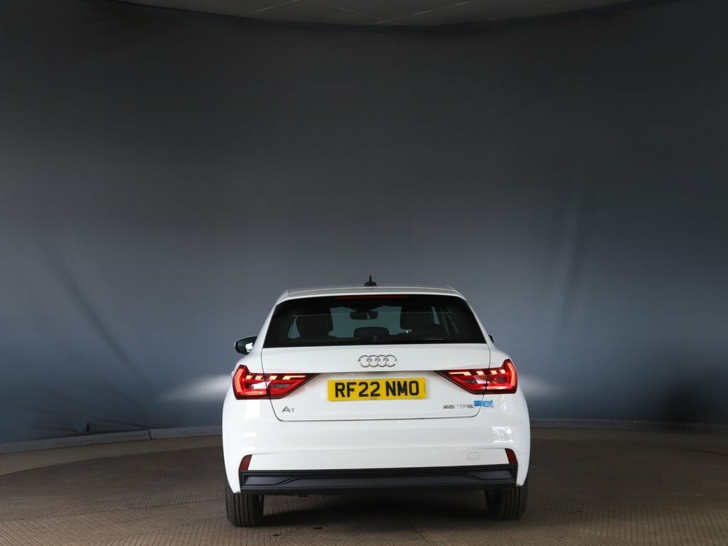 Audi A1 1L Technik White #4
