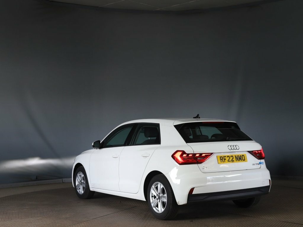 Audi A1 1L Technik White #5
