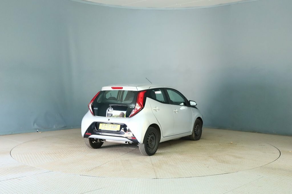 Toyota Aygo 1L X-play Silver #6