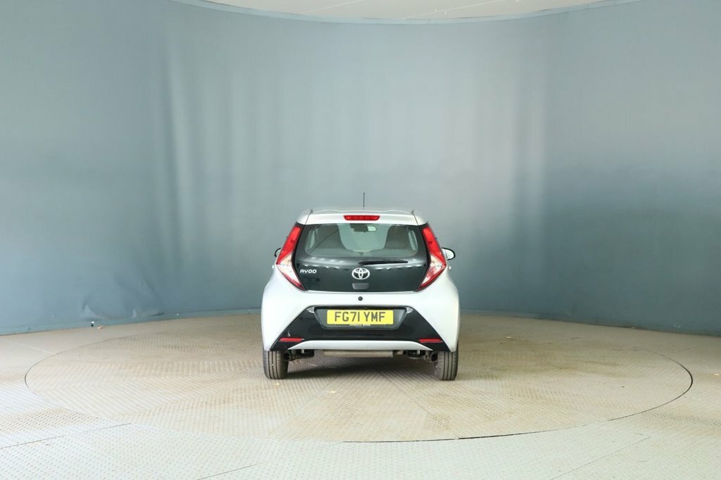 Toyota Aygo 1L X-play Silver #4