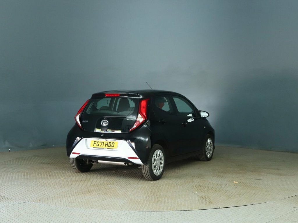 Toyota Aygo 1L X-play Black #6