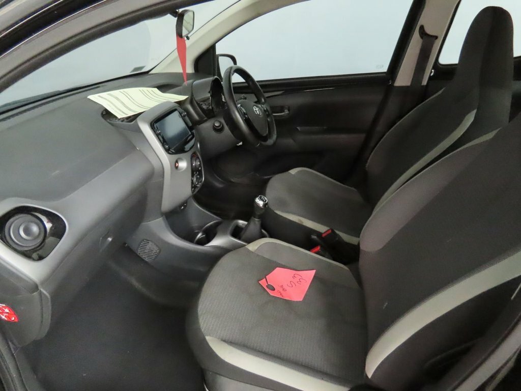 Toyota Aygo 1L X-play Black #6