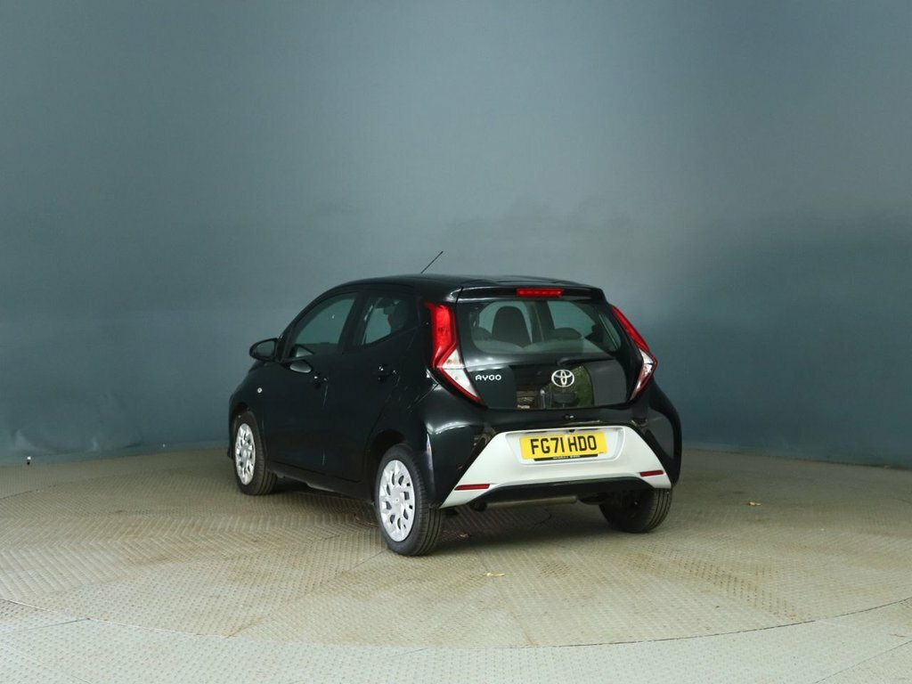 Toyota Aygo 1L X-play Black #4