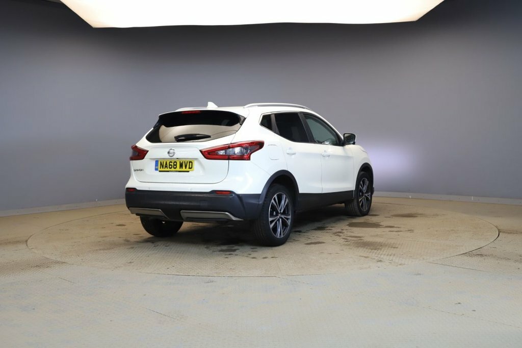 Nissan Qashqai 1.3L N-connecta White #4