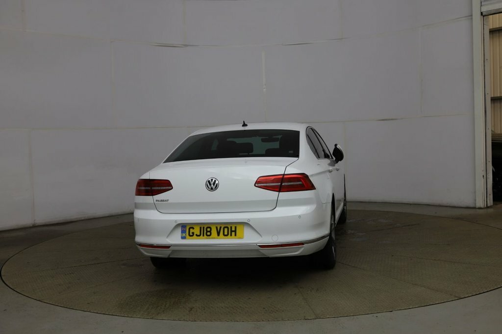 Volkswagen Passat 2L Gt White #4