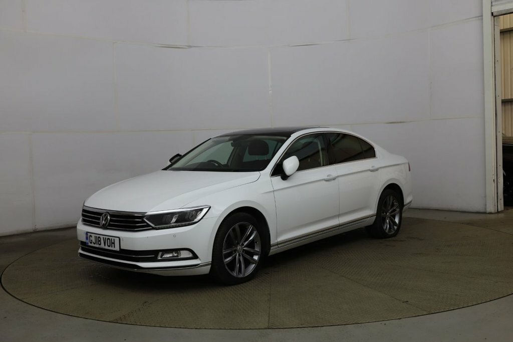 Volkswagen Passat 2L Gt White #3