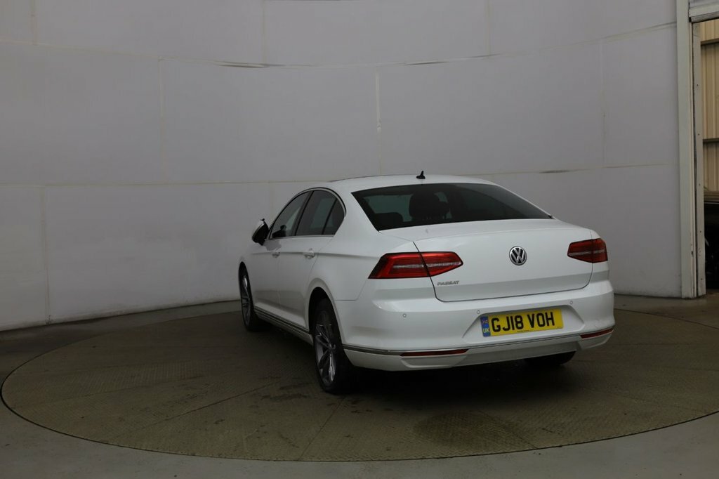 Volkswagen Passat 2L Gt White #5