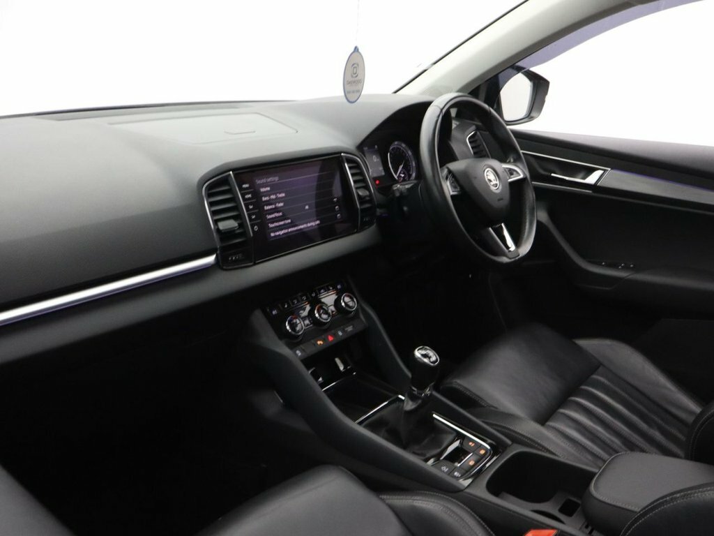 Skoda Karoq Se Tsi White #36
