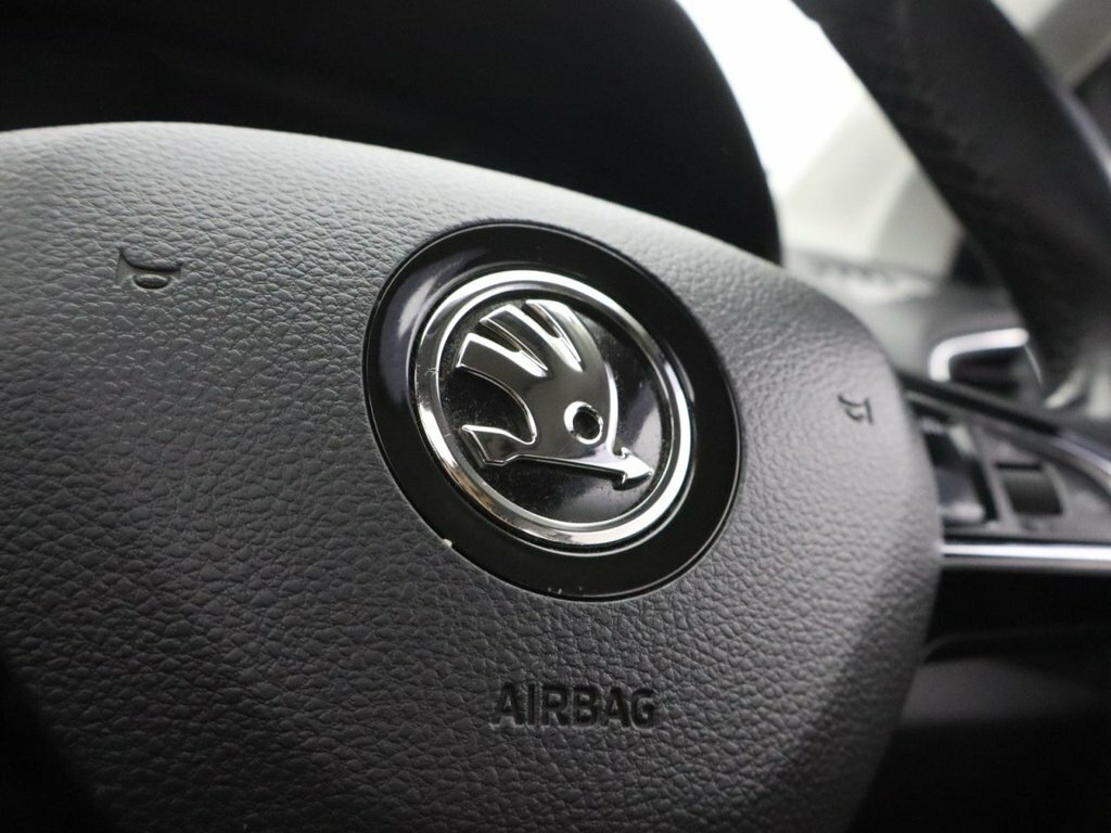 Skoda Karoq Se Tsi White #16