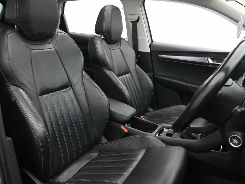 Skoda Karoq Se Tsi White #11