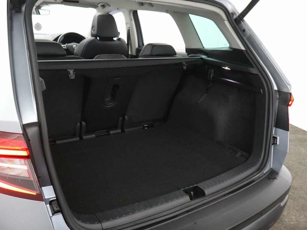 Skoda Karoq Se Tsi White #40