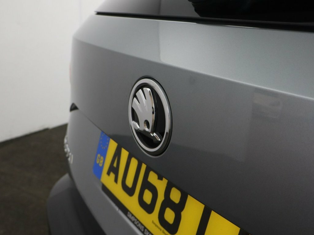 Skoda Karoq Se Tsi White #55