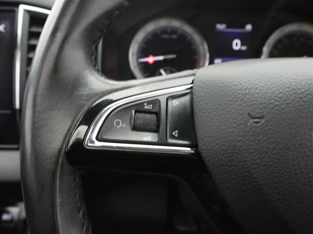 Skoda Karoq Se Tsi White #14