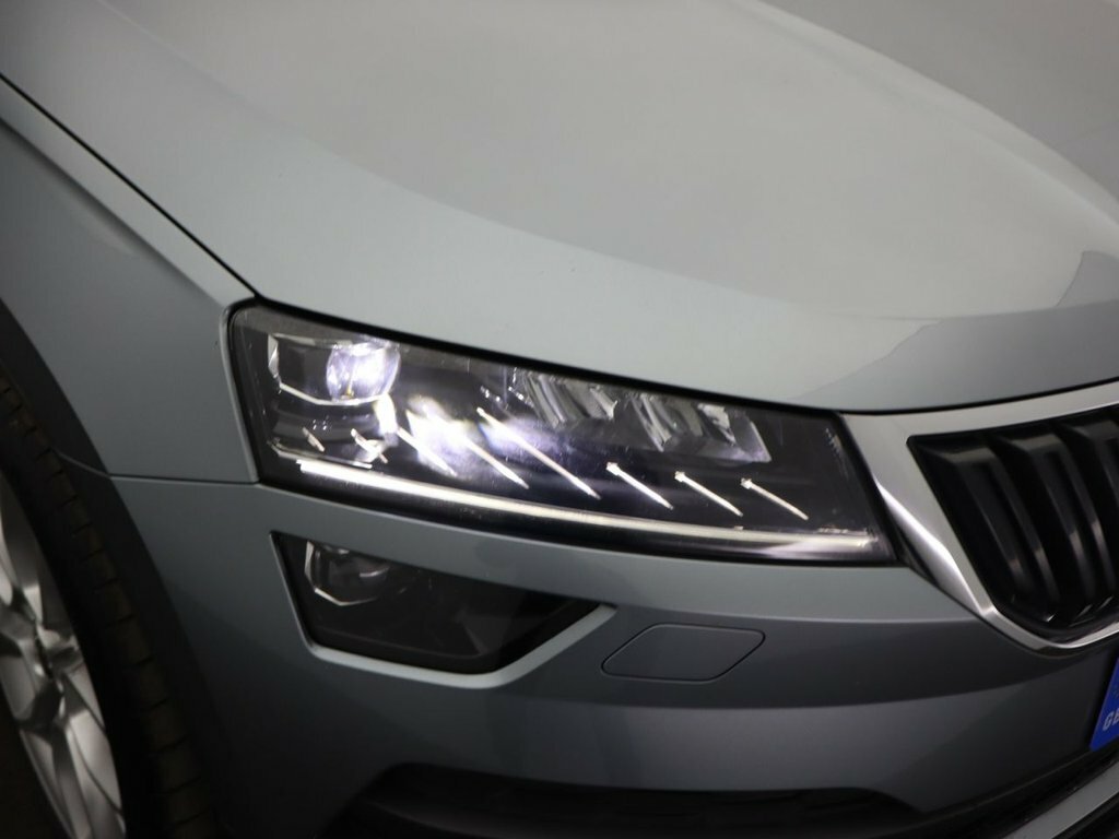 Skoda Karoq Se Tsi White #51