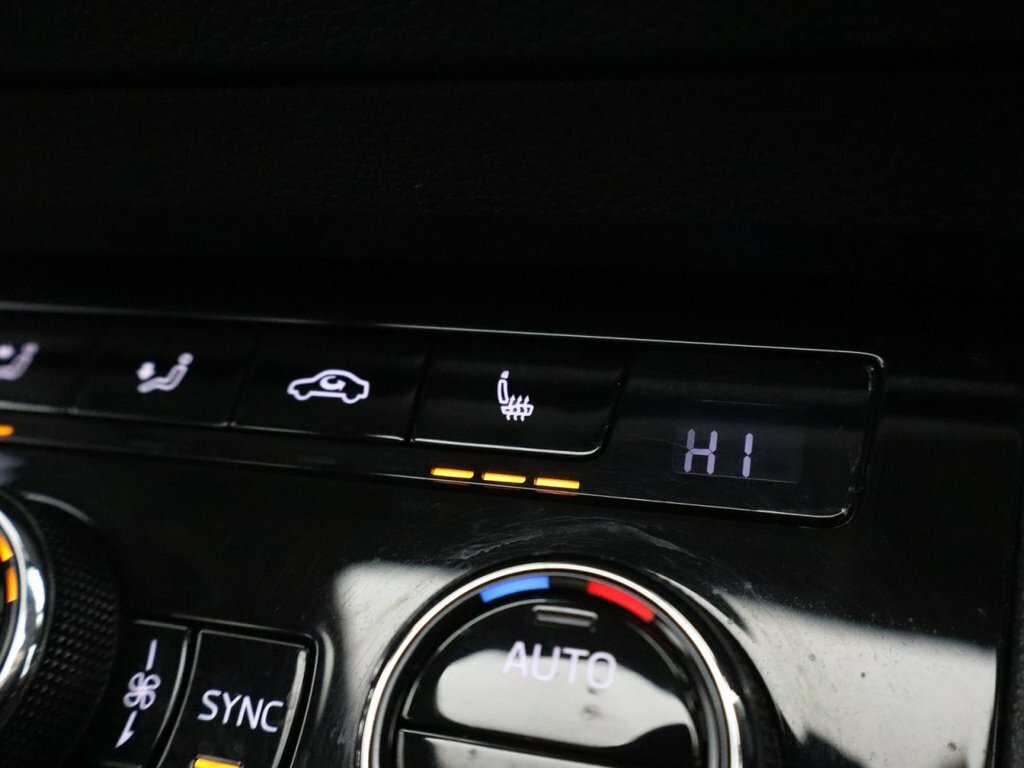 Skoda Karoq Se Tsi White #25