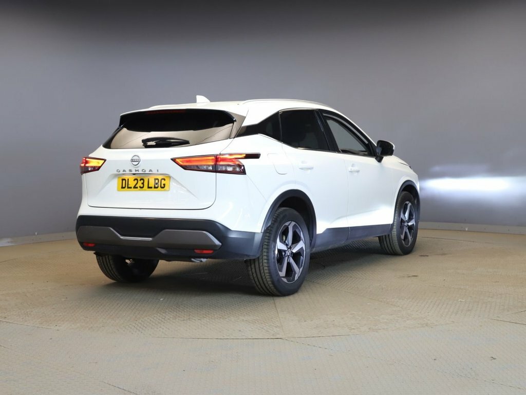 Nissan Qashqai 1.3L N-connecta White #4