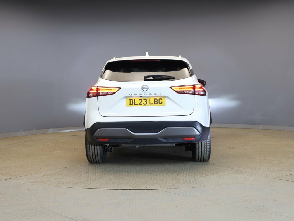 Nissan Qashqai 1.3L N-connecta White #6