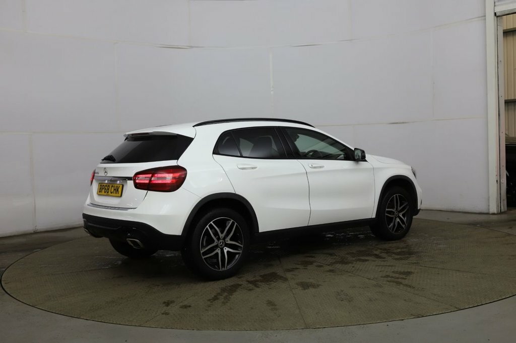 Mercedes-Benz GLA Class 1.6L Urban Edition White #5