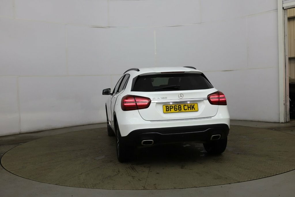 Mercedes-Benz GLA Class 1.6L Urban Edition White #4