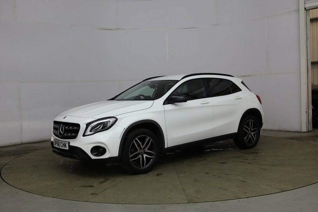 Mercedes-Benz GLA Class 1.6L Urban Edition White #2