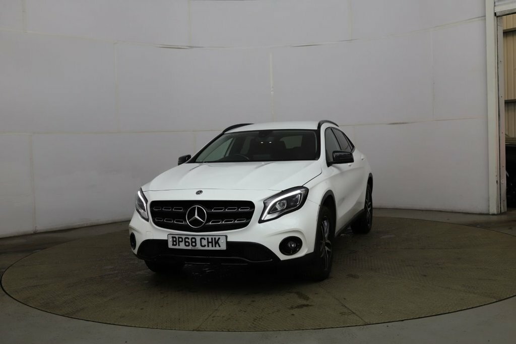 Mercedes-Benz GLA Class 1.6L Urban Edition White #2