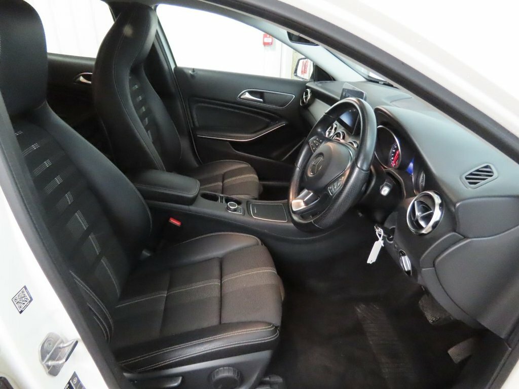 Mercedes-Benz GLA Class 1.6L Urban Edition White #6