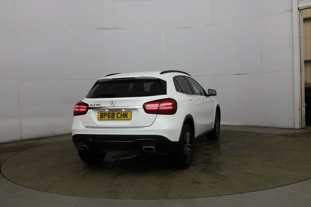 Mercedes-Benz GLA Class 1.6L Urban Edition White #3