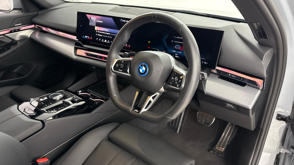 BMW i5 Estate Grey #6