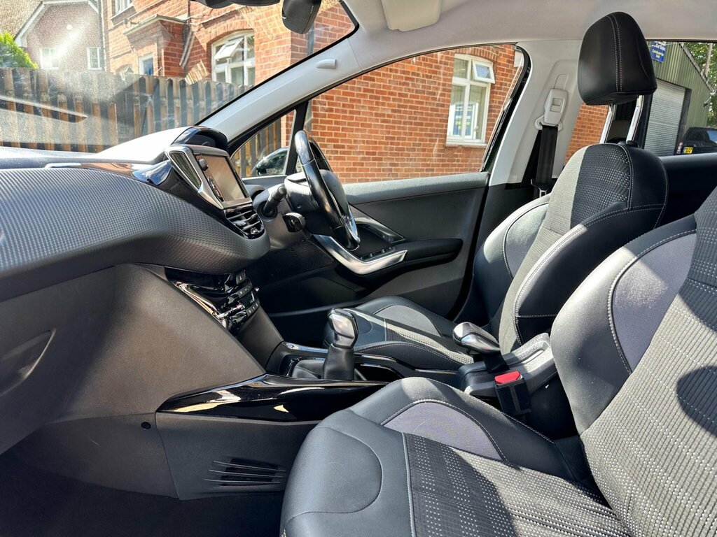 Peugeot 2008 1.2L Active White #16