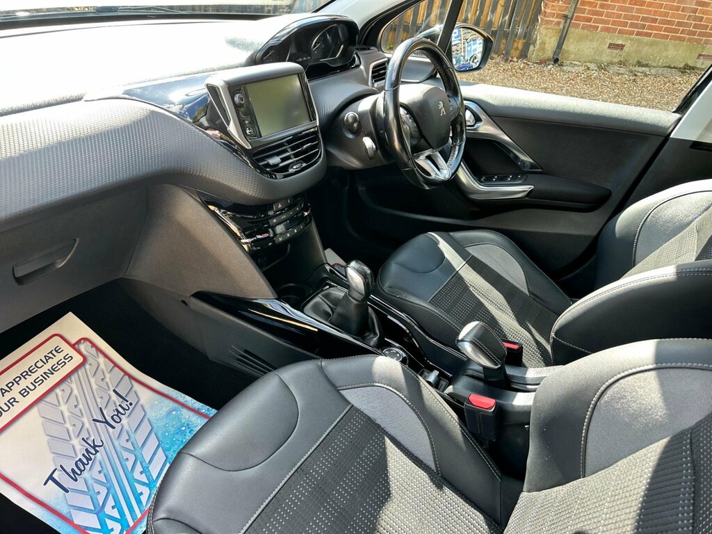 Peugeot 2008 1.2L Active White #15