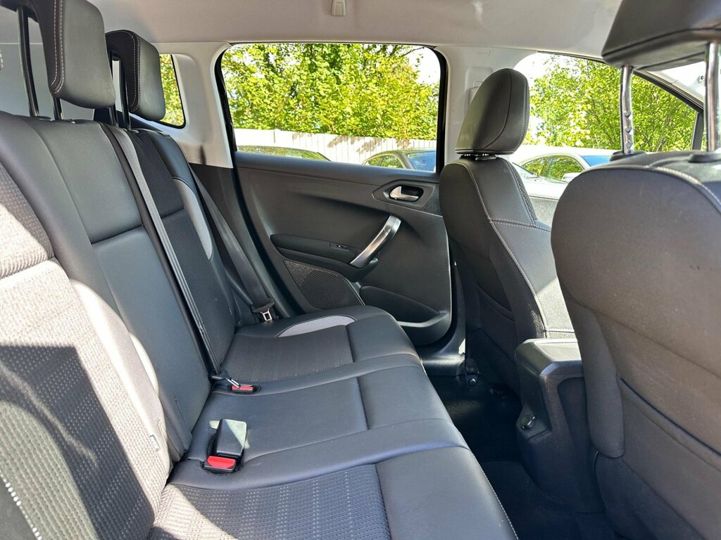 Peugeot 2008 1.2L Active White #17