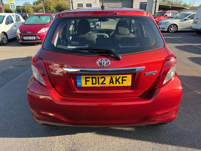 Toyota Yaris Vvt-i T Spirit Red #6