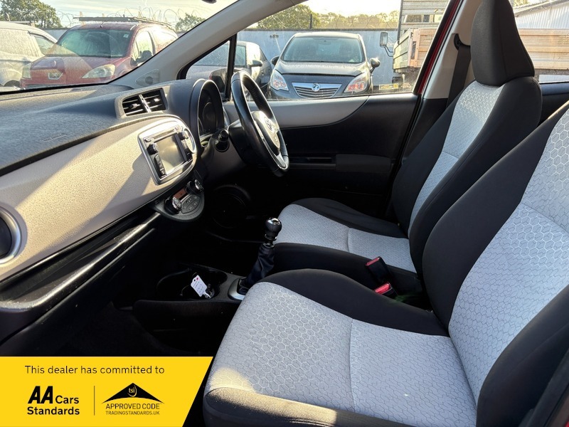 Toyota Yaris Automatic White #14