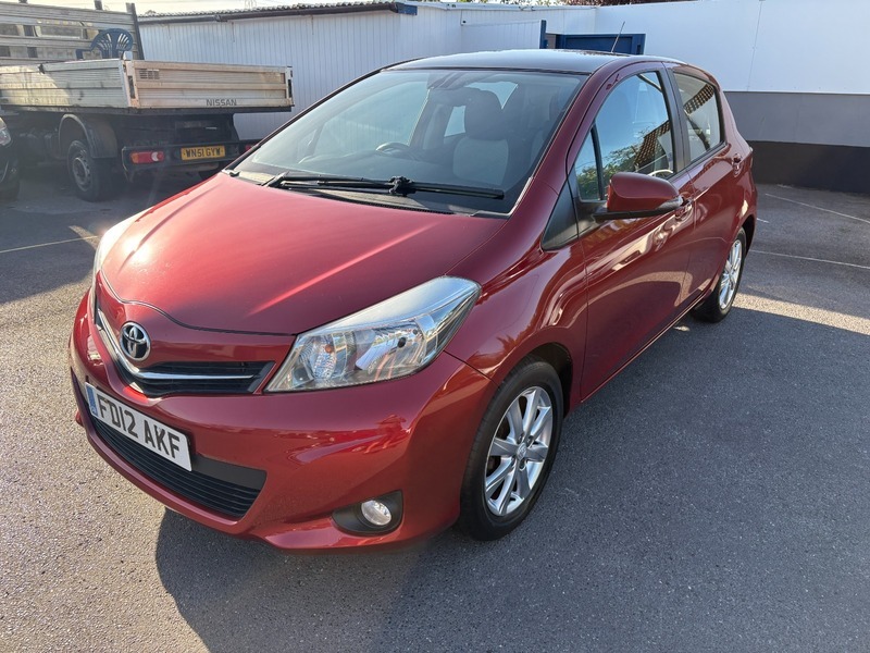 Toyota Yaris Vvt-i T Spirit Red #3