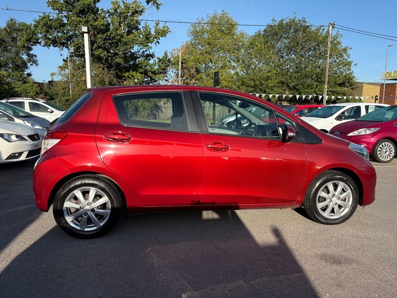 Toyota Yaris Automatic White #8
