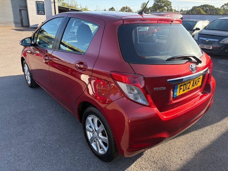 Toyota Yaris Vvt-i T Spirit Red #5