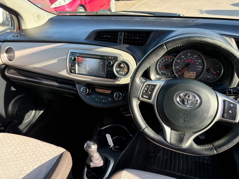 Toyota Yaris Automatic White #9
