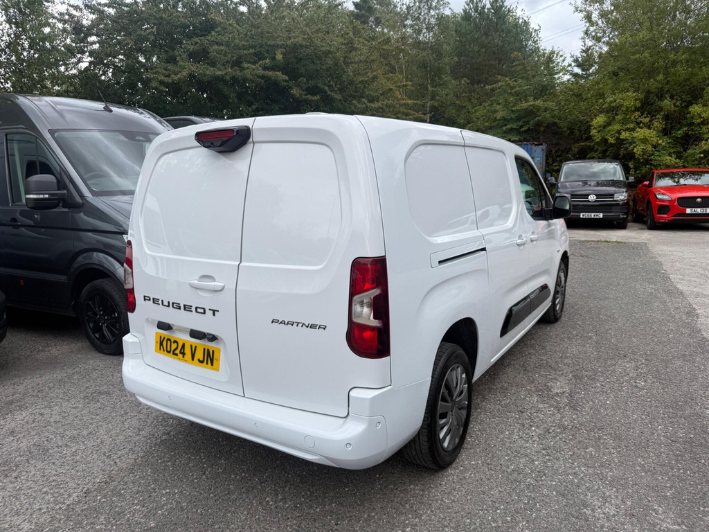 Peugeot Partner Mpv White #6