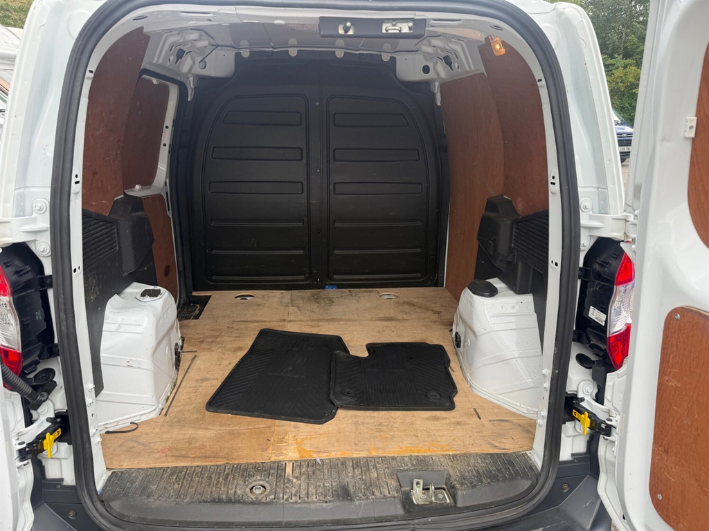 Ford Transit Courier Mpv White #4