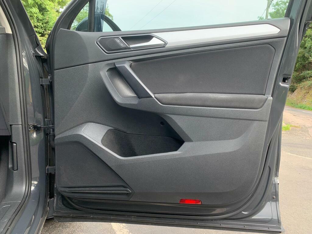 Volkswagen Tiguan Se Navigation Silver #16