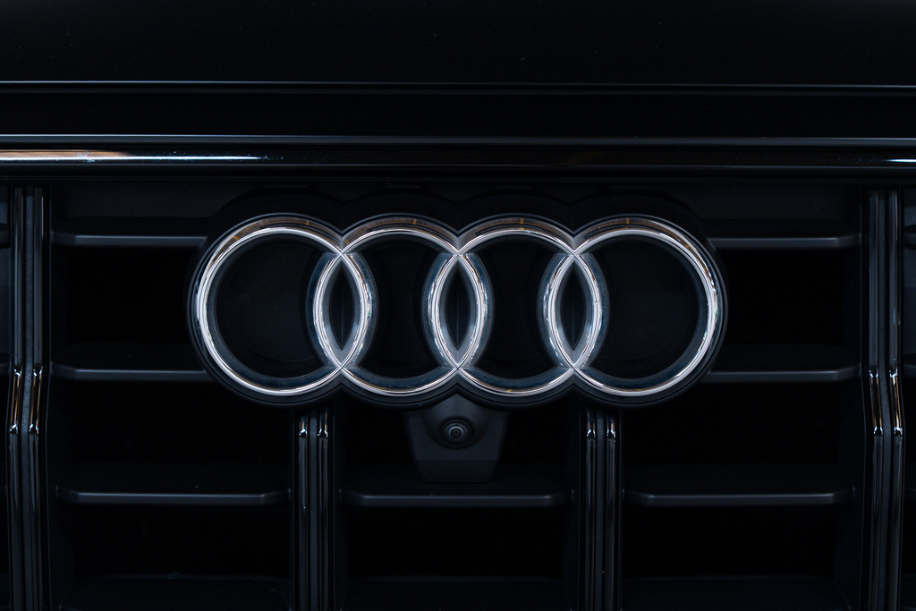Audi SQ8 Petrol Black #8